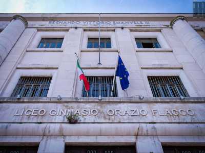L�imponente edificio che ospita ancora oggi il liceo fu progettato dall�architetto Concezio Petrucci...